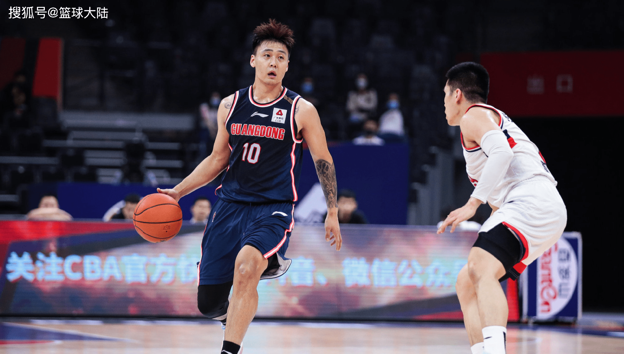 星空体育全站-冲刺阶段广州队调整名单以备亚冠，状态回暖环节打磨，目标明确，球探报告显示潜力(广州队最新消息)